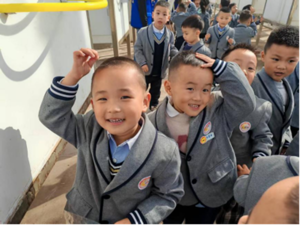 萌娃探春：走进农业大棚的奇妙之旅(1)(2)585