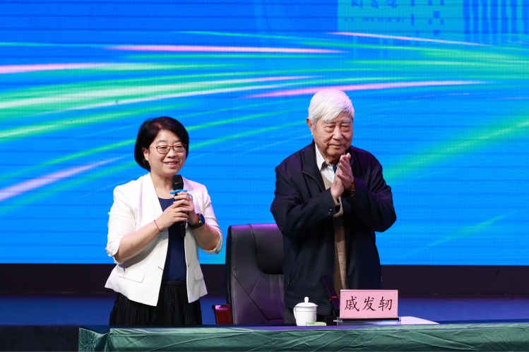 白洁和戚发轫 (7) 白洁和戚发轫 (7)