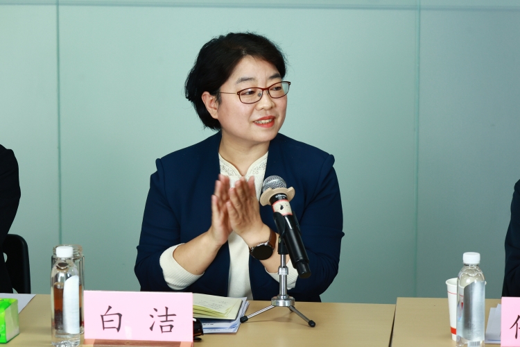 白洁 (1) 白洁 (1)